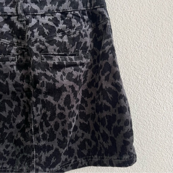 Pilcro Corduroy Mini Skirt in Black and Grey Leopard size 8 - Picture 5 of 7